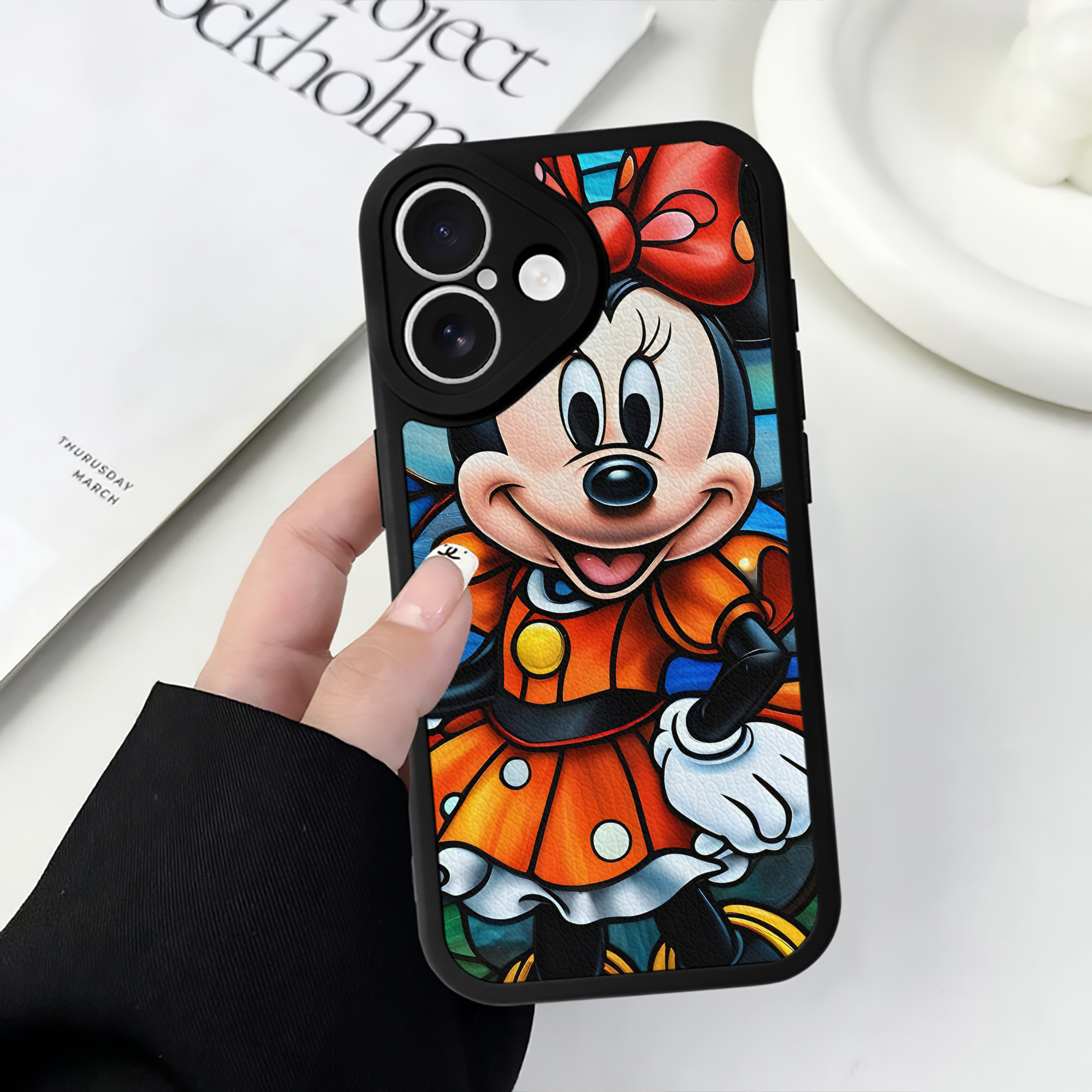（画像用） ミッキーマウス Mickey Mouse 【iPhone 16シリーズ対応】シリコンスマホケース（レザー調） 材質：シリコン